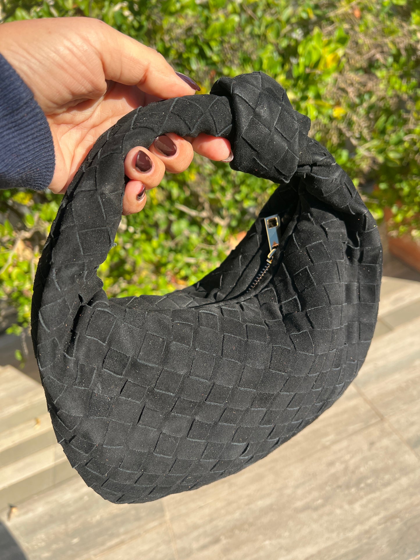 La nodino intrecciata suede