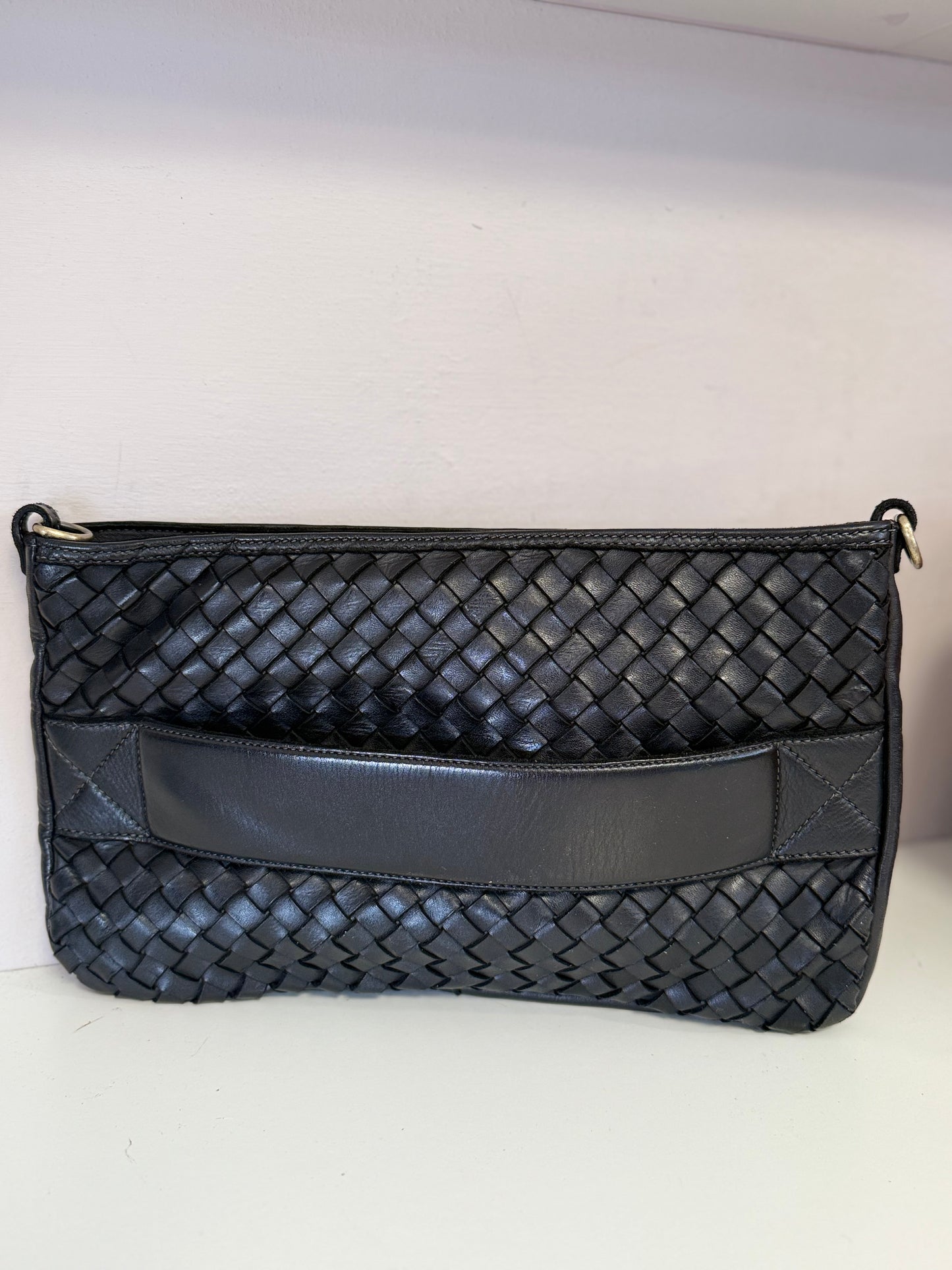 Il clutch intrecciato