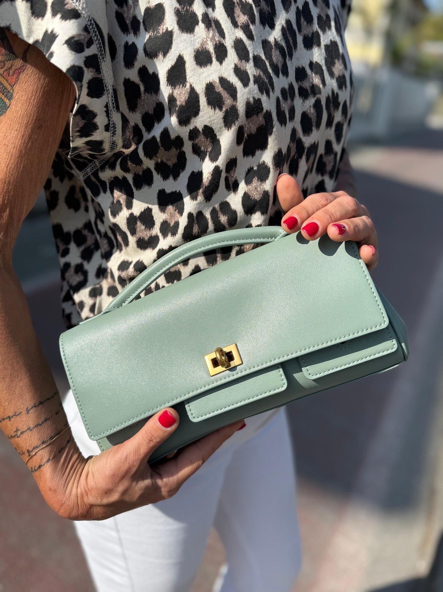ALICE CLUTCH