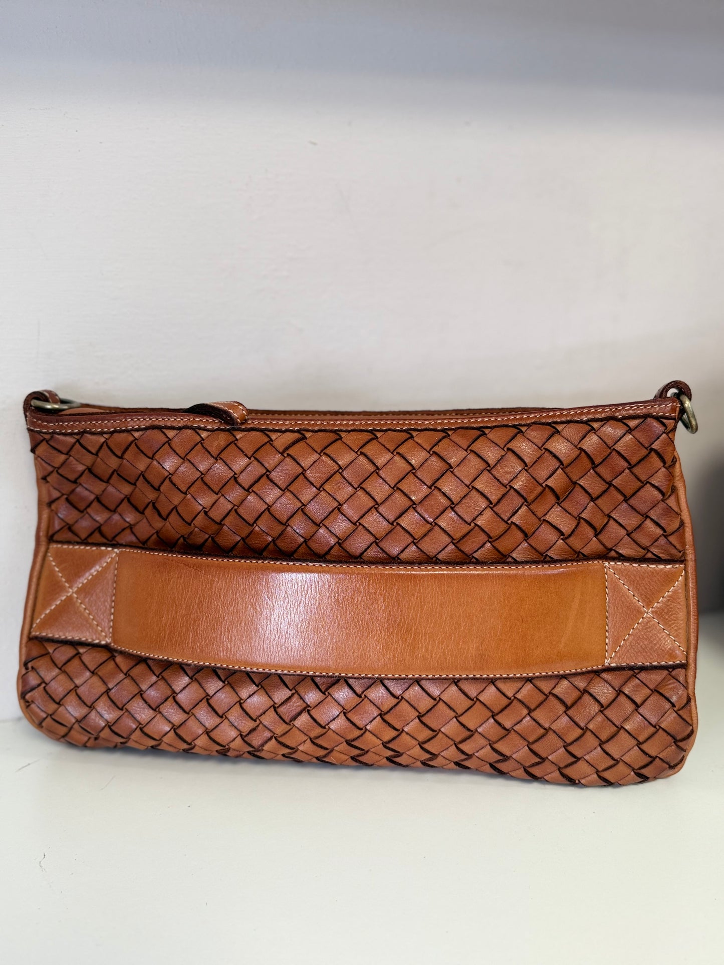 Il clutch intrecciato