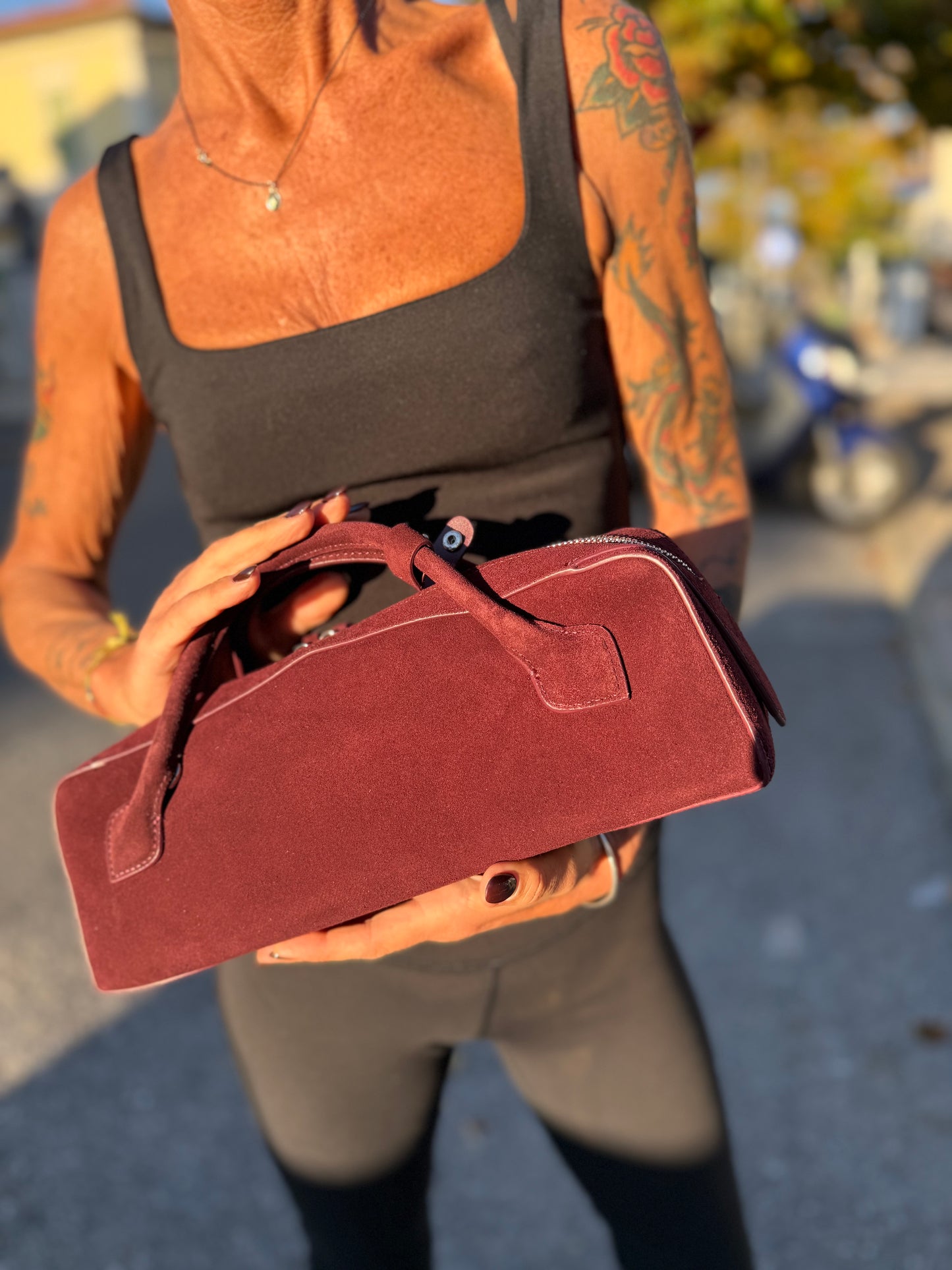 La baguette in suede