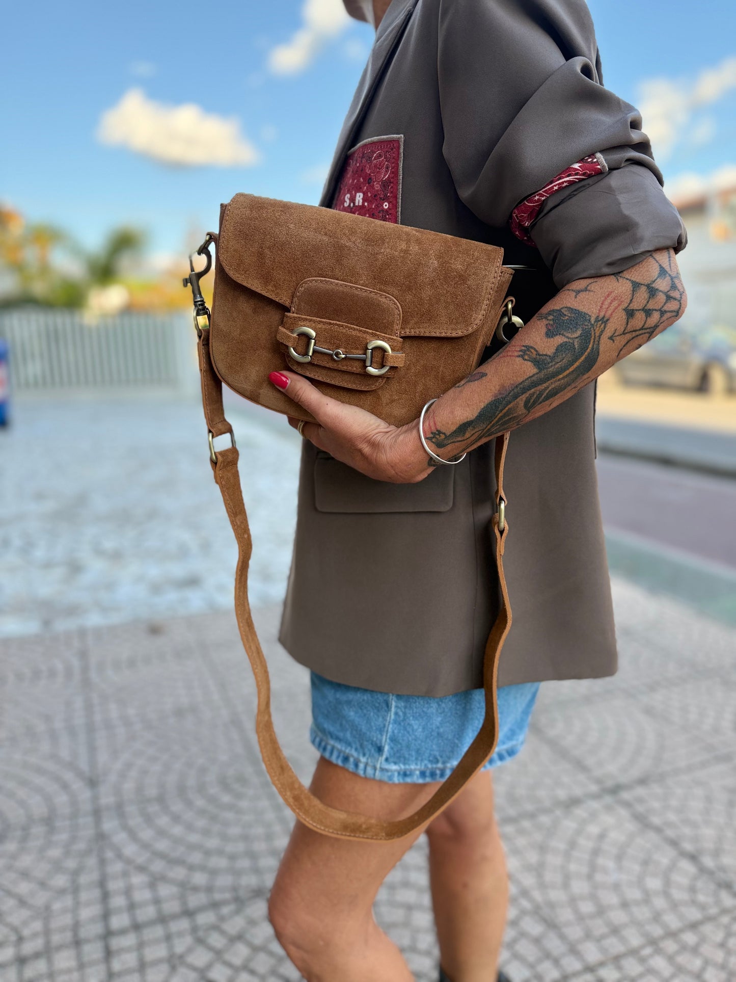 La Carlotta suede