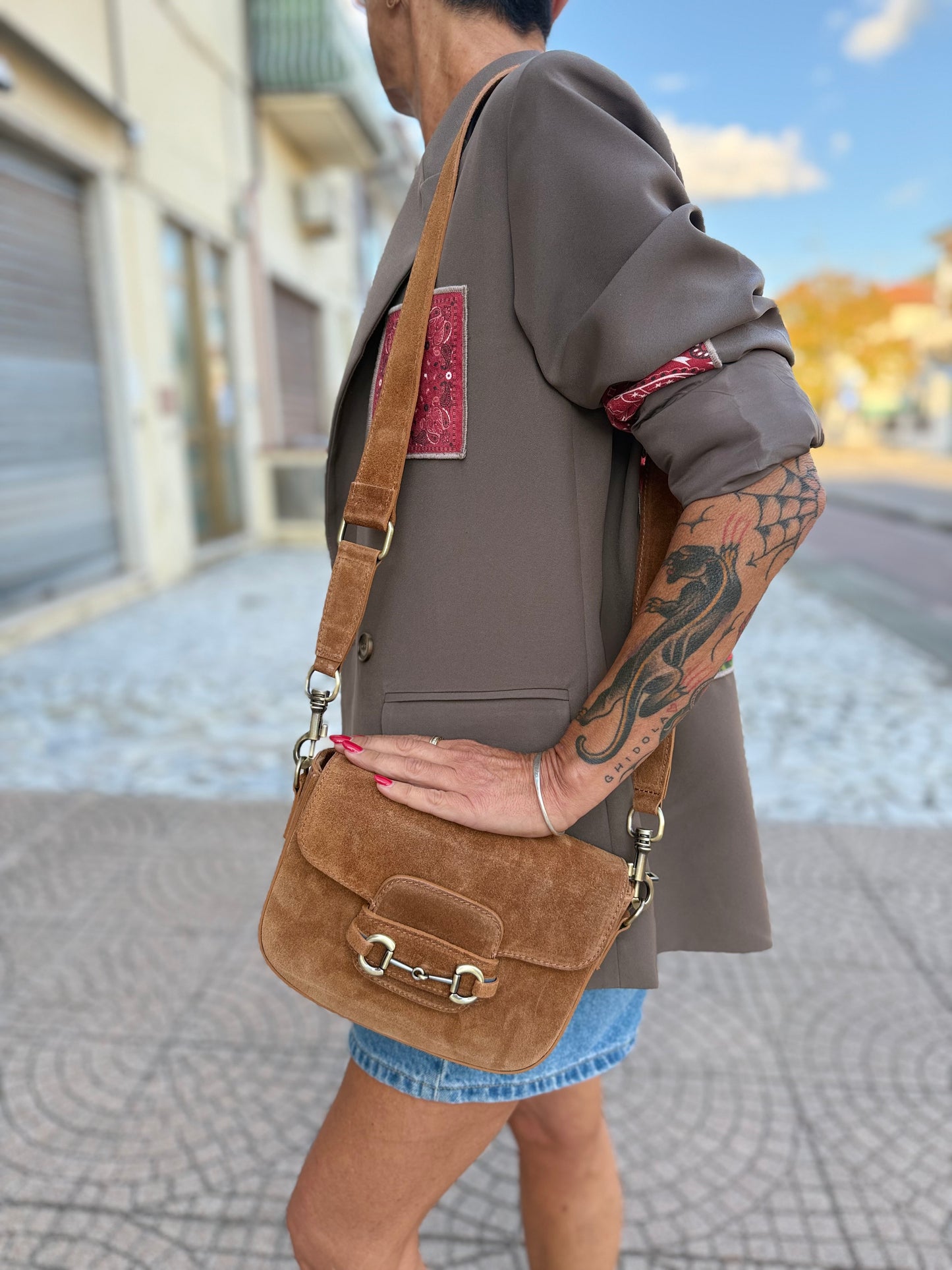 La Carlotta suede