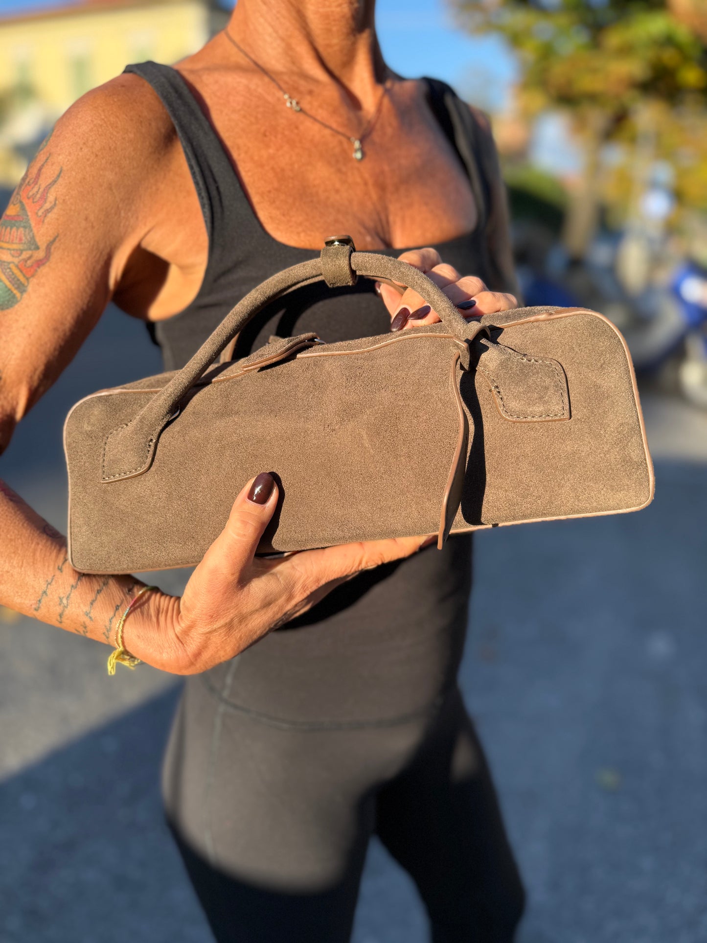 La baguette in suede