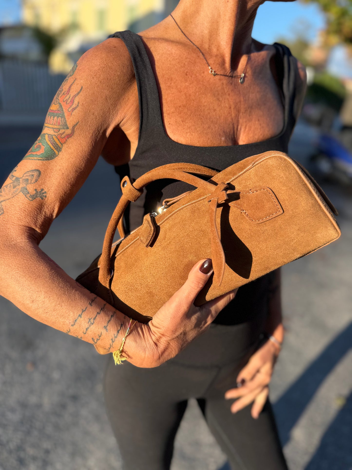La baguette in suede