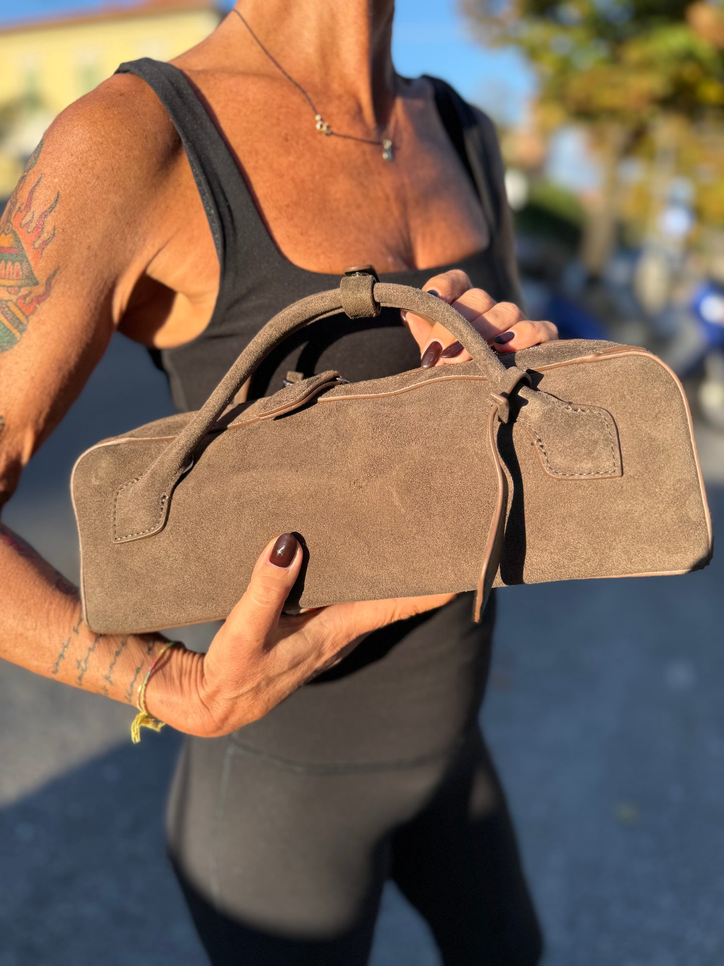 La baguette in suede