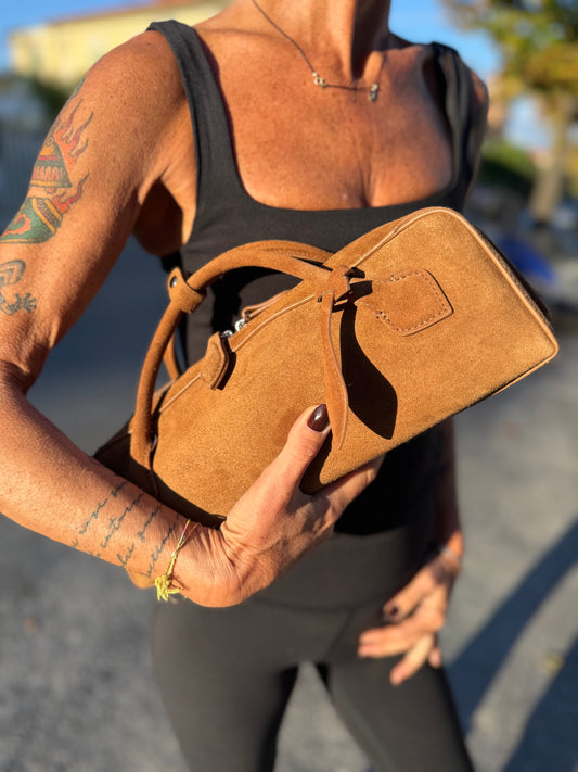 La baguette in suede