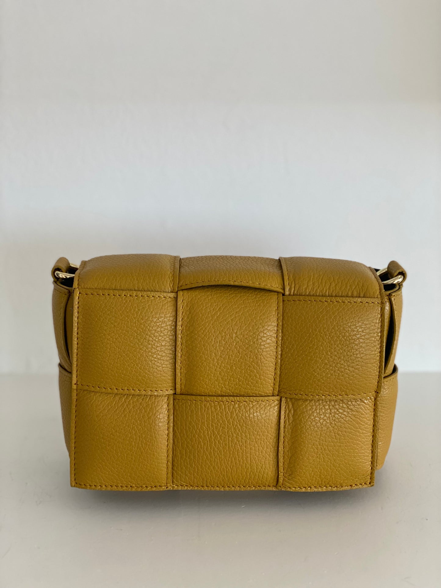 L'intrecciata in pelle