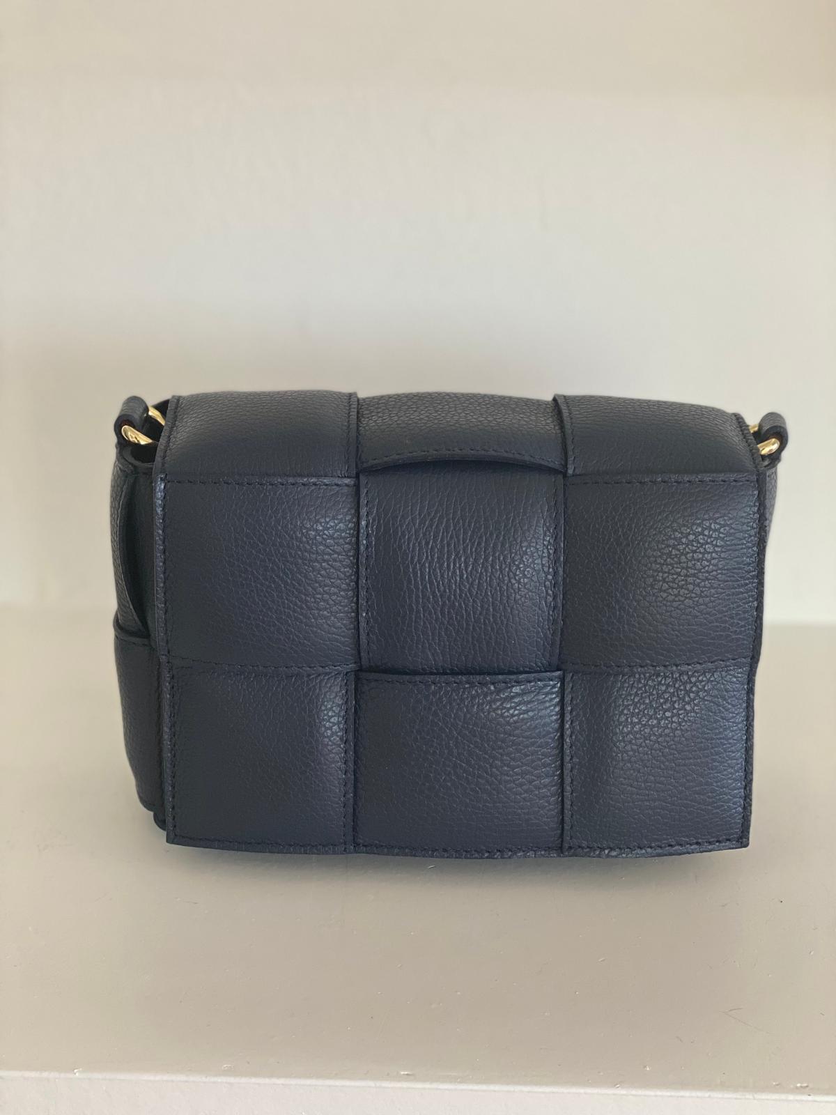 L'intrecciata in pelle