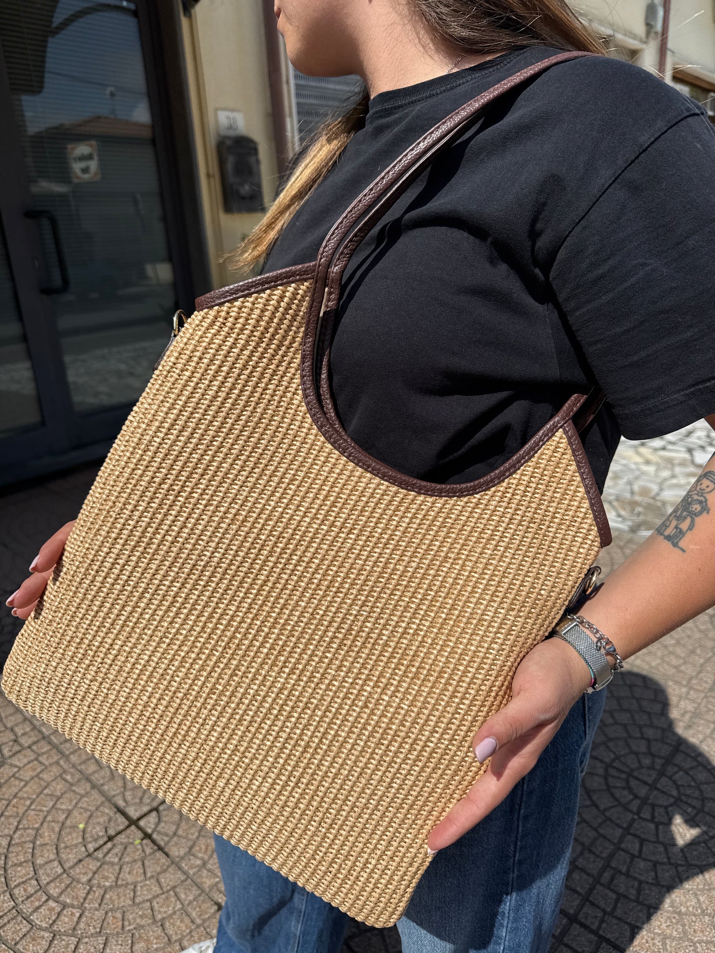 Tote slim in rafia