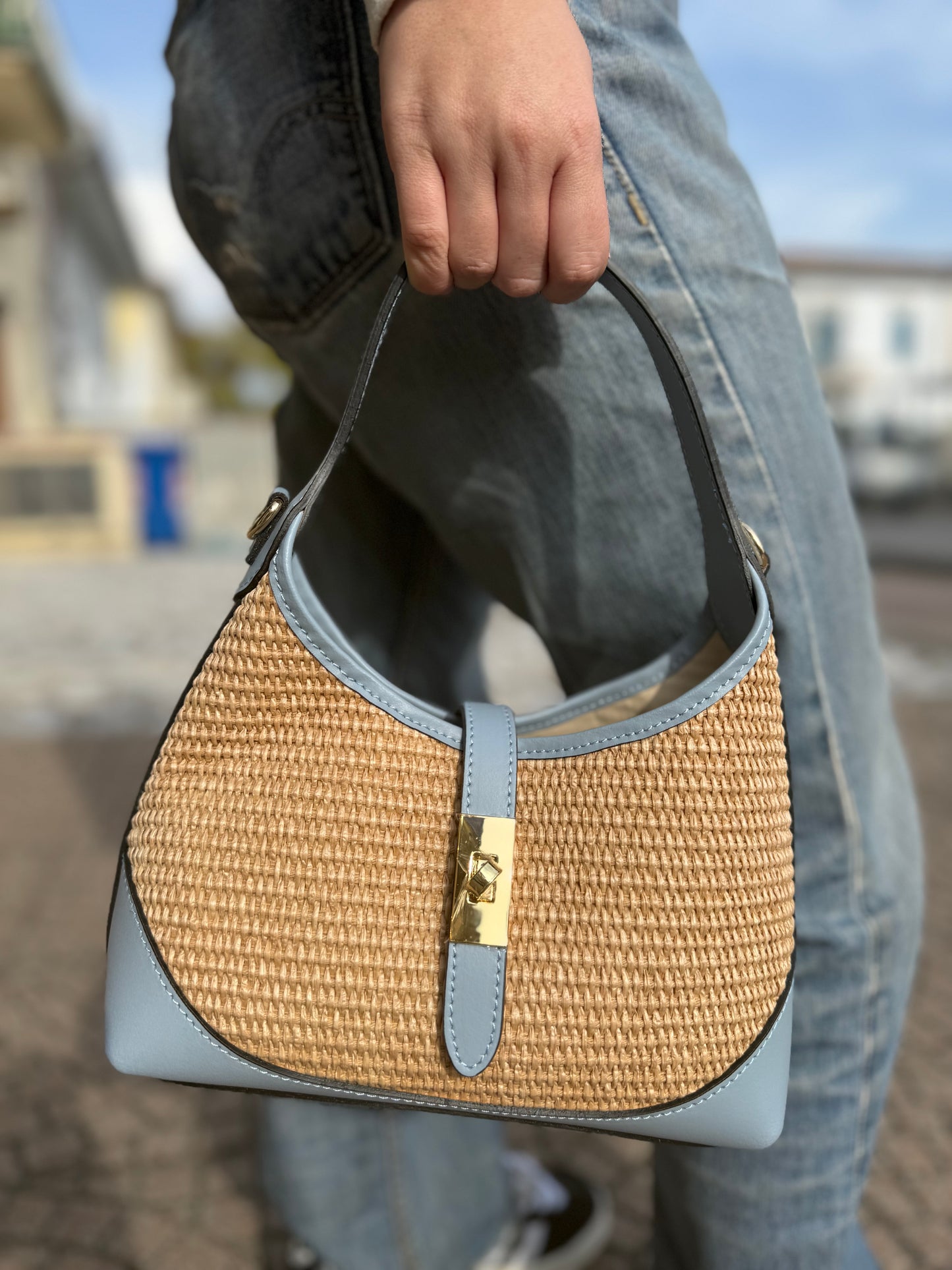 Capri bag in rafia
