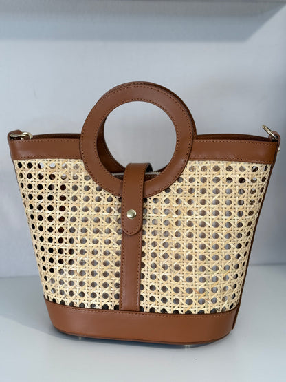La O bag in paglia