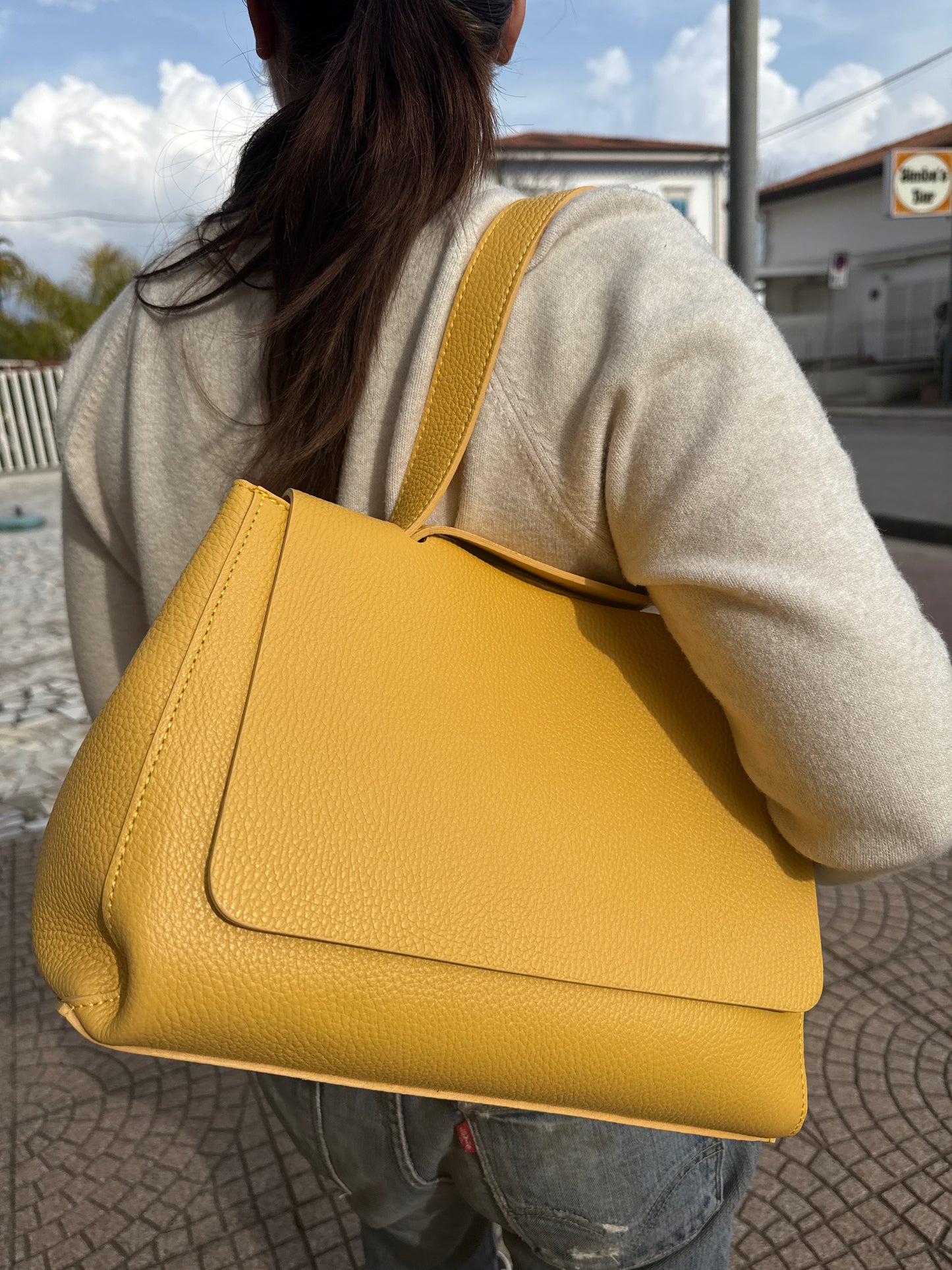 Cindy in pelle