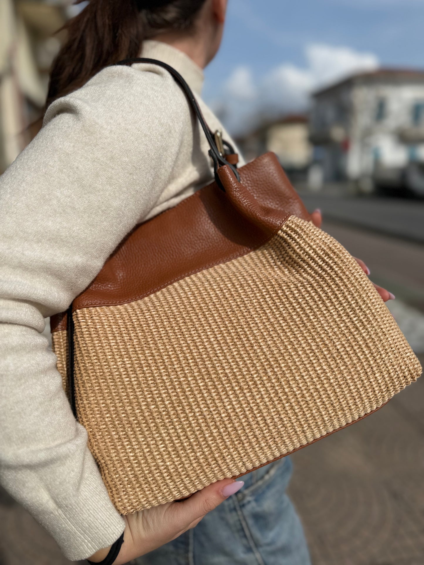 Tote bag in rafia