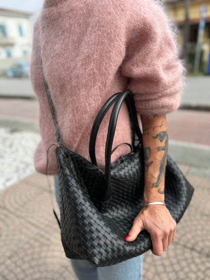 New tote intreccio