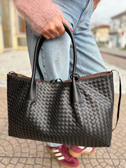 New tote intreccio