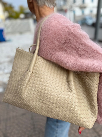 New tote intreccio