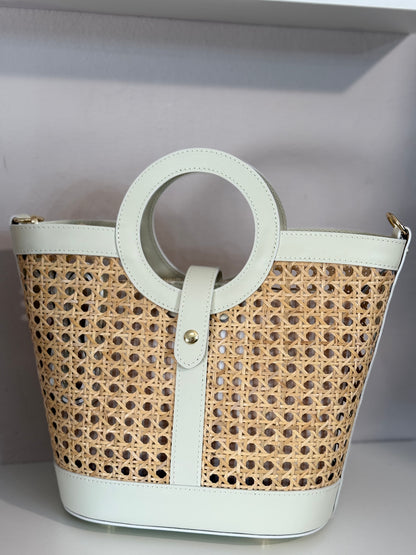 La O bag in paglia