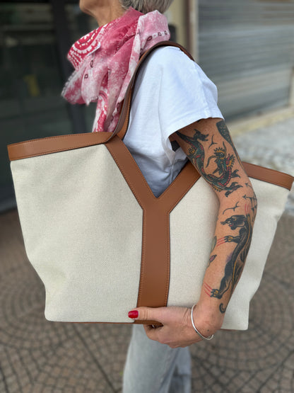 V bag in canvas