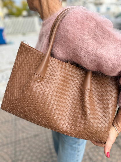 New tote intreccio