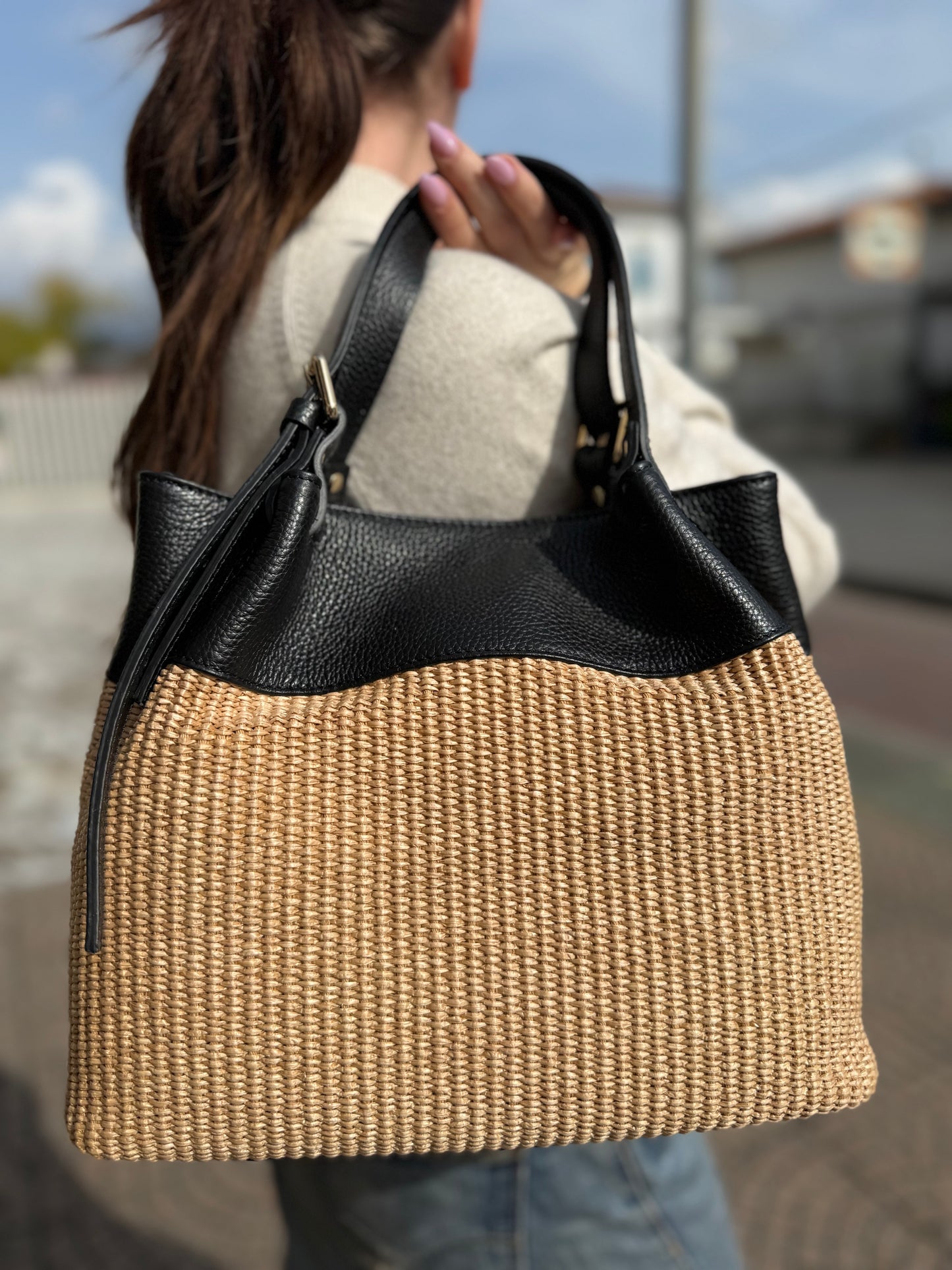Tote bag in rafia