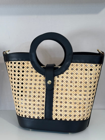 La O bag in paglia
