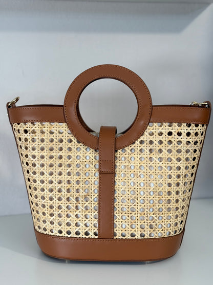 La O bag in paglia