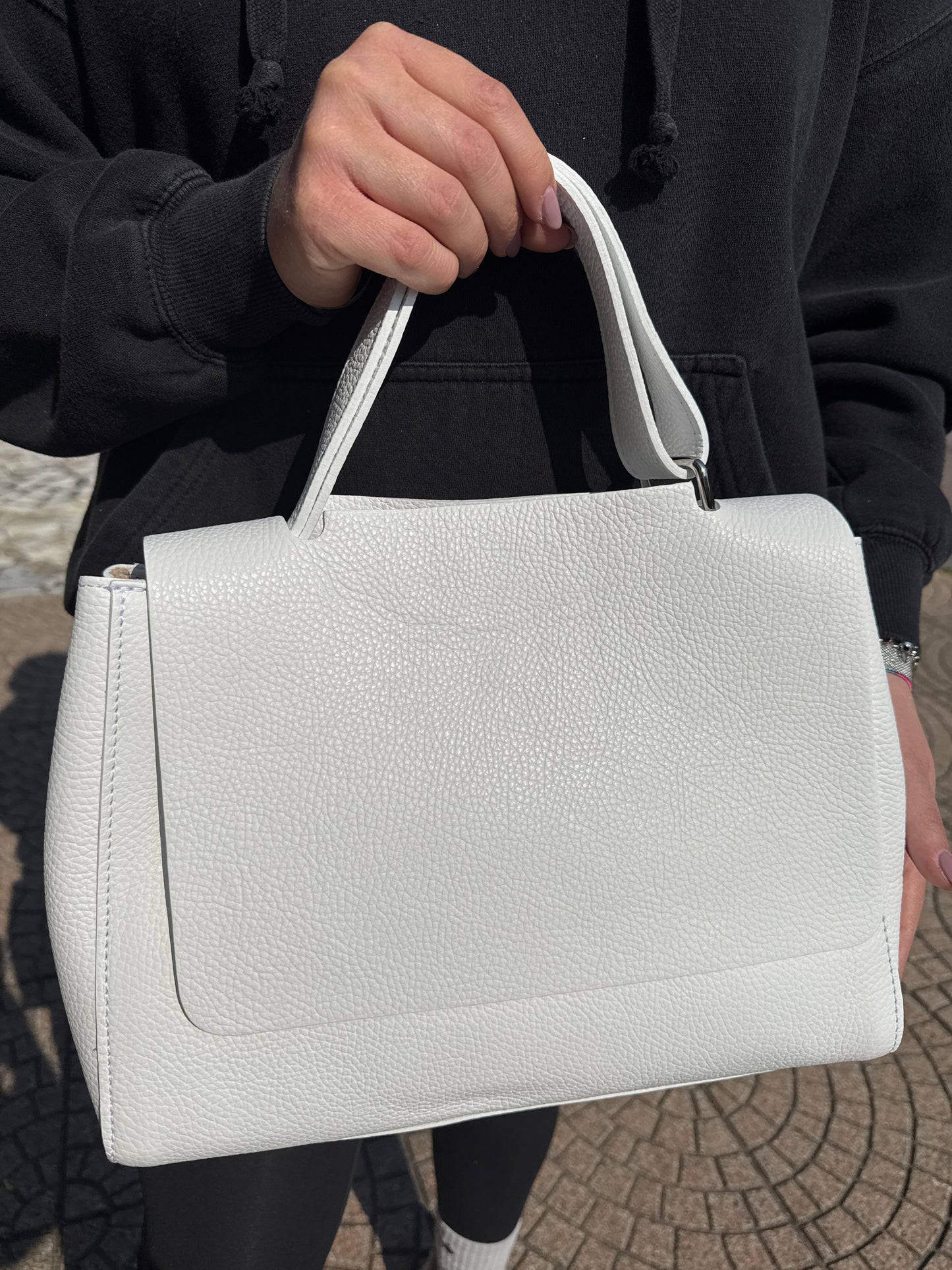 Cindy in pelle