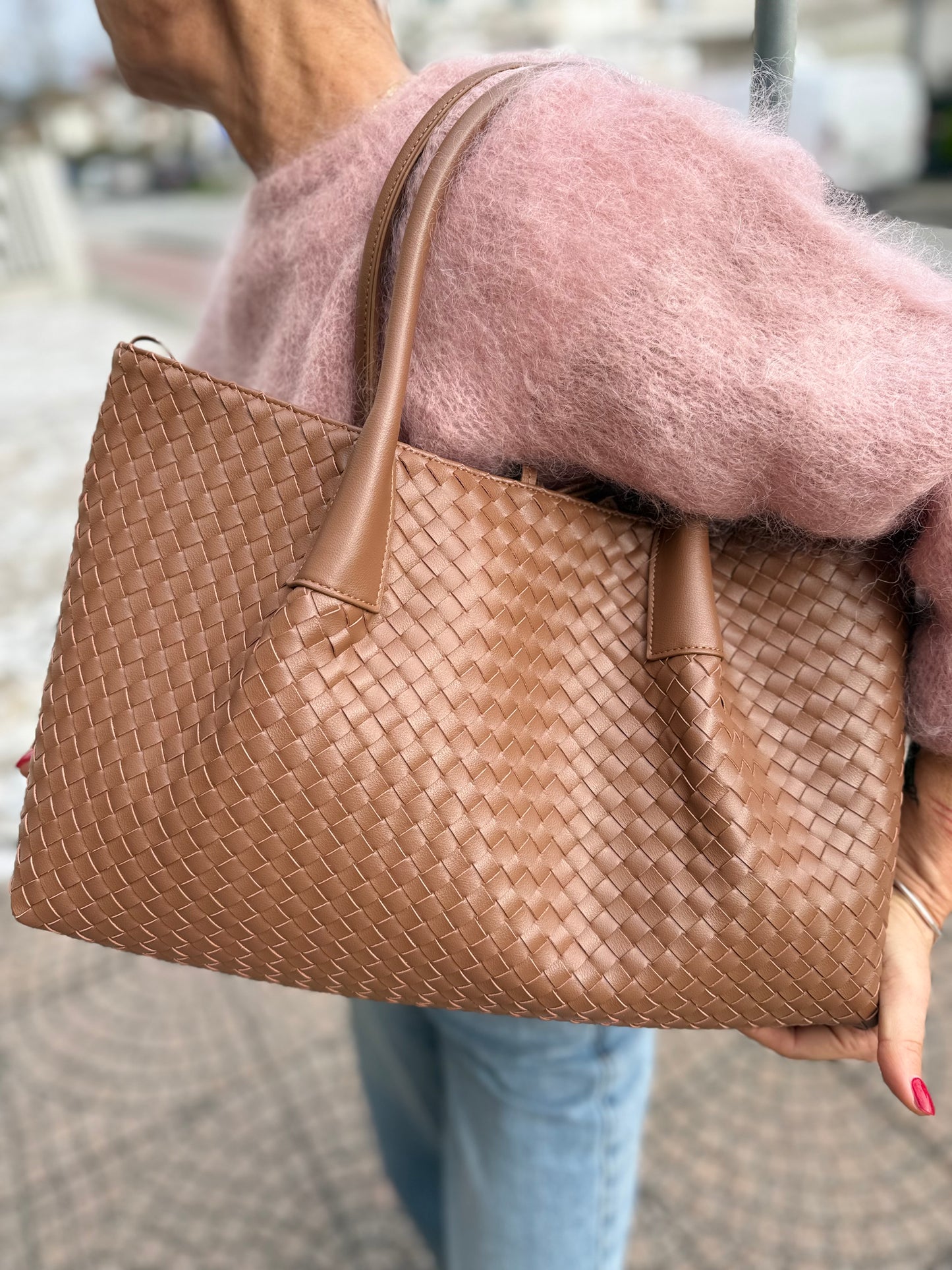 New tote intreccio