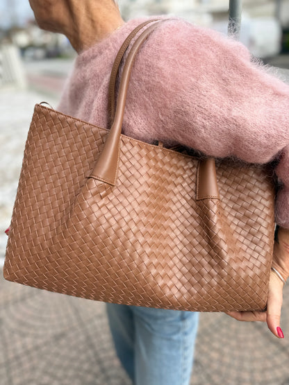 New tote intreccio