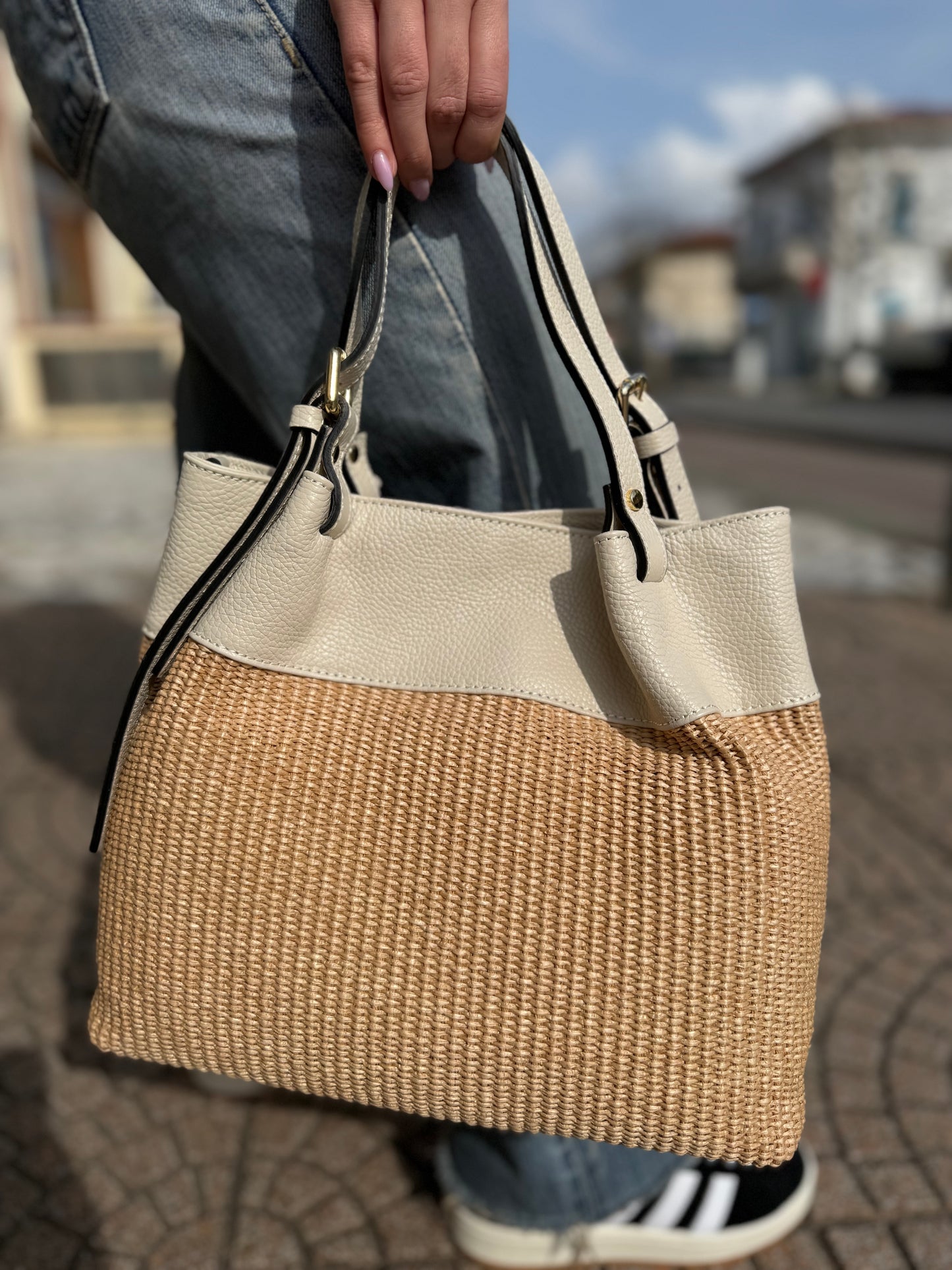 Tote bag in rafia