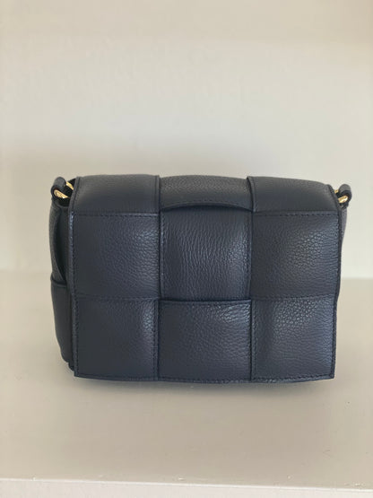 L'intrecciata in pelle