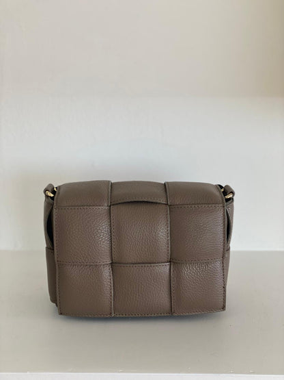 L'intrecciata in pelle